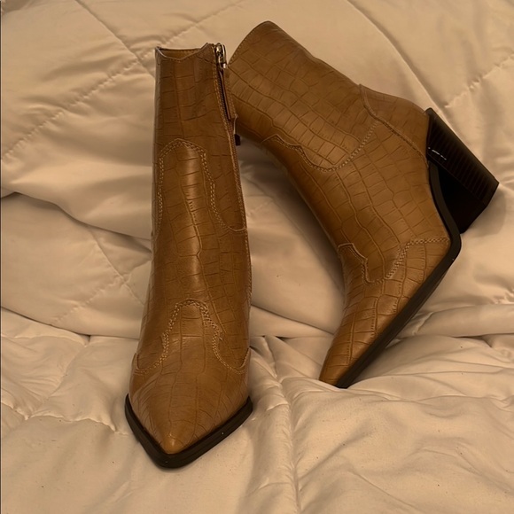 Tan Croc-Embossed Ankle Boots 🥾 nasty gal - Picture 4 of 12